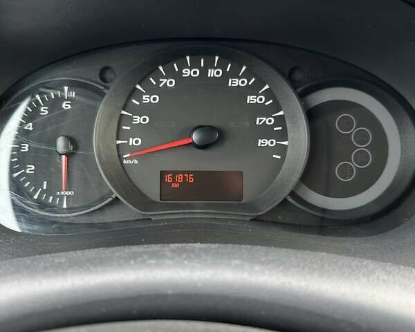 Белый Рено Кенгу, объемом двигателя 1.6 л и пробегом 161 тыс. км за 4600 $, фото 18 на Automoto.ua