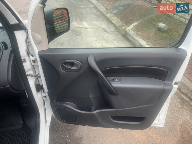 Белый Рено Кенгу, объемом двигателя 1.5 л и пробегом 202 тыс. км за 6400 $, фото 21 на Automoto.ua