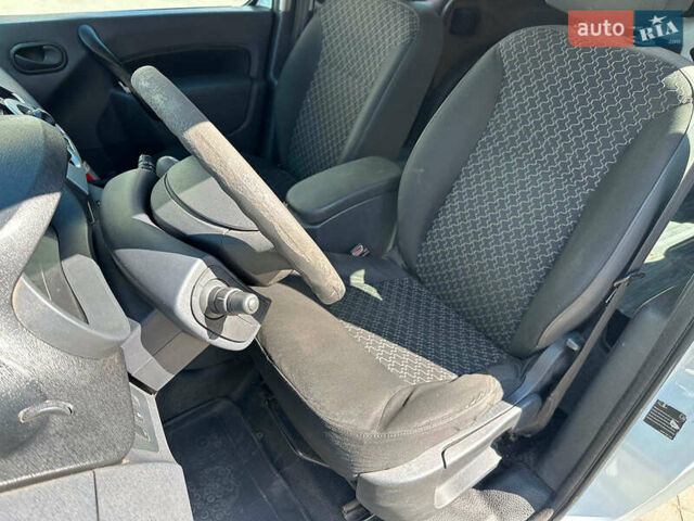 Белый Рено Кенгу, объемом двигателя 1.5 л и пробегом 247 тыс. км за 5990 $, фото 15 на Automoto.ua
