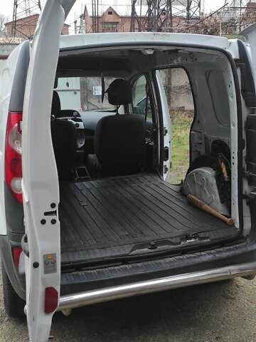 Белый Рено Кенгу, объемом двигателя 1.46 л и пробегом 372 тыс. км за 5300 $, фото 8 на Automoto.ua