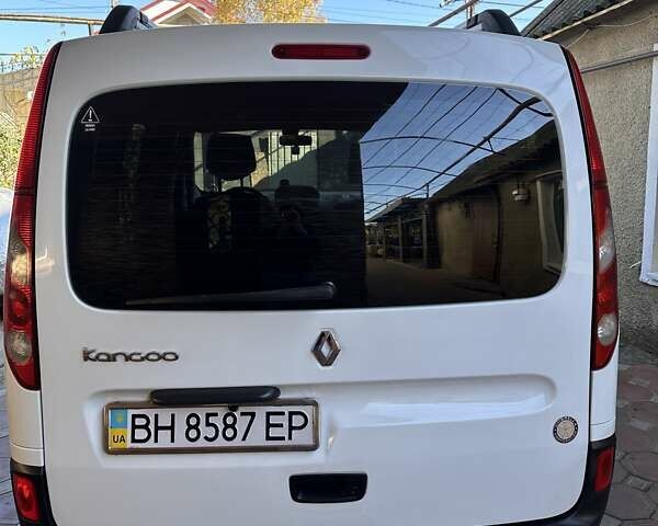 Белый Рено Кенгу, объемом двигателя 1.46 л и пробегом 243 тыс. км за 8600 $, фото 8 на Automoto.ua