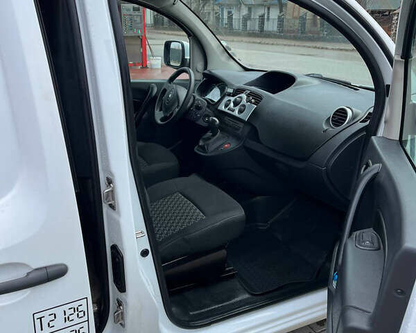 Белый Рено Кенгу, объемом двигателя 0 л и пробегом 29 тыс. км за 4999 $, фото 5 на Automoto.ua