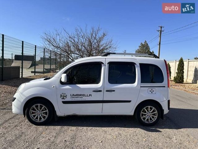 Белый Рено Кенгу, объемом двигателя 1.46 л и пробегом 243 тыс. км за 8600 $, фото 2 на Automoto.ua