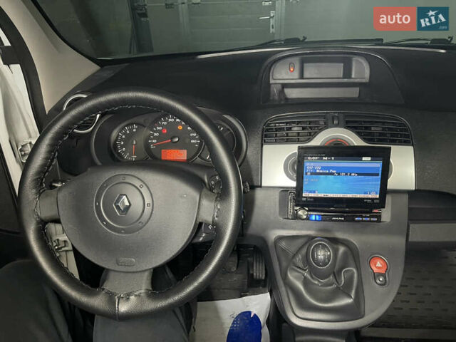 Белый Рено Кенгу, объемом двигателя 1.5 л и пробегом 202 тыс. км за 6400 $, фото 33 на Automoto.ua