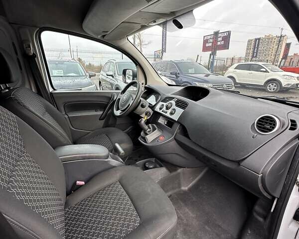 Белый Рено Кенгу, объемом двигателя 1.6 л и пробегом 161 тыс. км за 4600 $, фото 17 на Automoto.ua