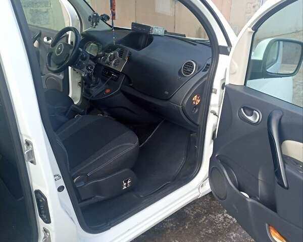 Белый Рено Кенгу, объемом двигателя 1.46 л и пробегом 241 тыс. км за 6600 $, фото 10 на Automoto.ua