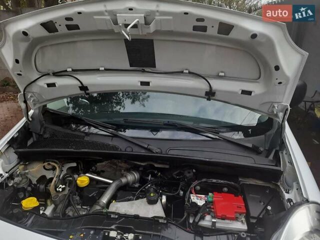 Белый Рено Кенгу, объемом двигателя 1.46 л и пробегом 200 тыс. км за 7999 $, фото 11 на Automoto.ua