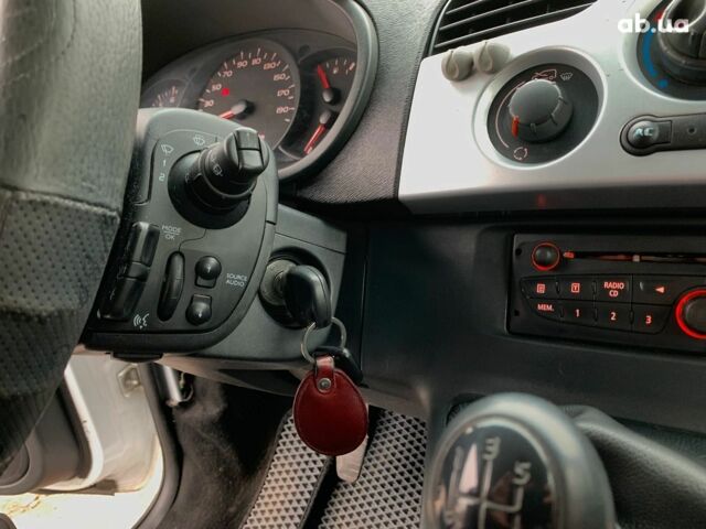 Белый Рено Кенгу, объемом двигателя 1.5 л и пробегом 260 тыс. км за 7490 $, фото 29 на Automoto.ua