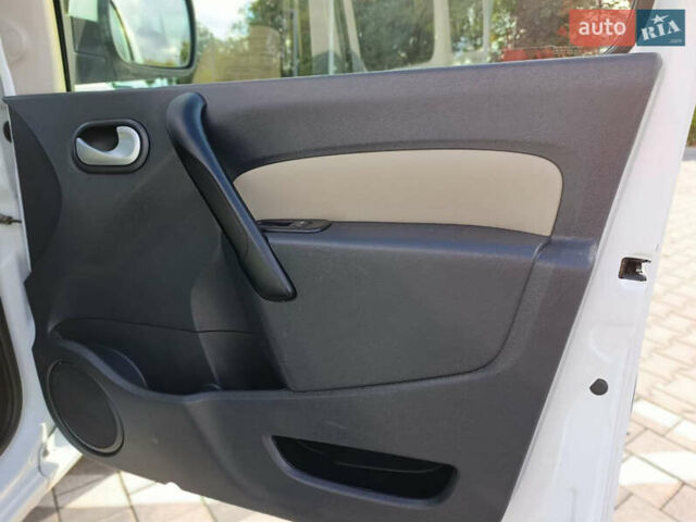 Білий Рено Кєнгу, об'ємом двигуна 1.6 л та пробігом 224 тис. км за 7999 $, фото 22 на Automoto.ua