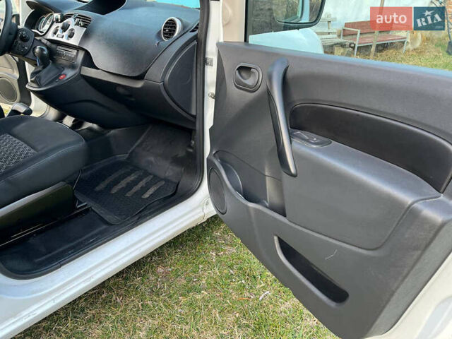 Белый Рено Кенгу, объемом двигателя 0 л и пробегом 29 тыс. км за 4999 $, фото 19 на Automoto.ua