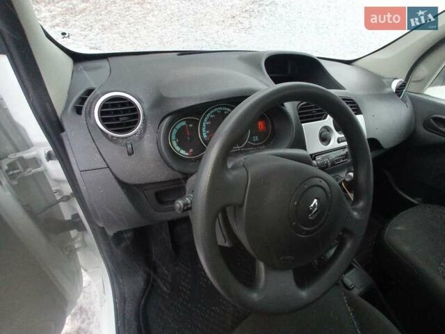 Белый Рено Кенгу, объемом двигателя 0 л и пробегом 53 тыс. км за 7900 $, фото 30 на Automoto.ua