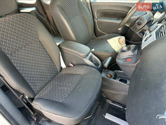 Белый Рено Кенгу, объемом двигателя 1.5 л и пробегом 247 тыс. км за 5990 $, фото 9 на Automoto.ua