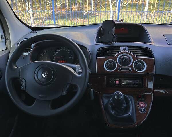 Белый Рено Кенгу, объемом двигателя 1.46 л и пробегом 243 тыс. км за 8600 $, фото 14 на Automoto.ua