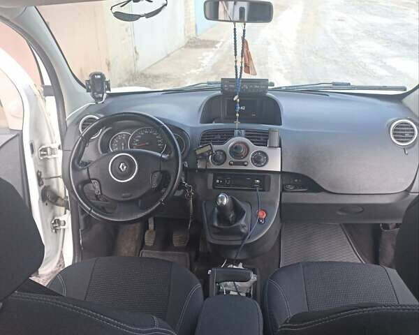 Белый Рено Кенгу, объемом двигателя 1.46 л и пробегом 241 тыс. км за 6600 $, фото 11 на Automoto.ua