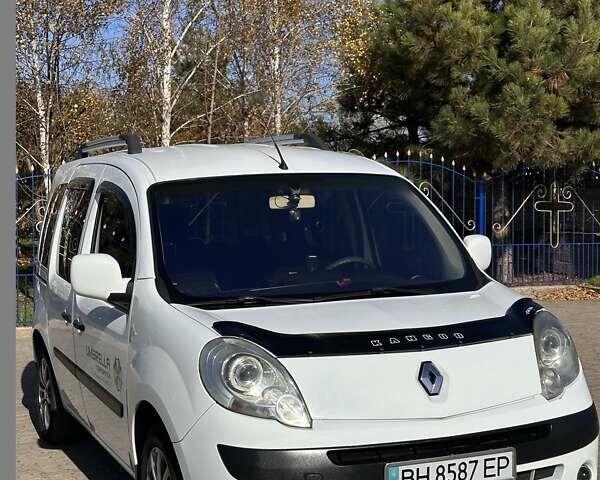 Белый Рено Кенгу, объемом двигателя 1.46 л и пробегом 243 тыс. км за 8600 $, фото 1 на Automoto.ua