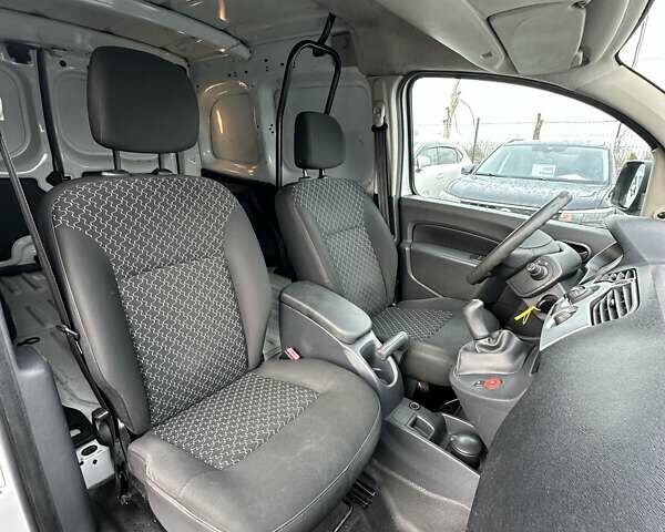 Белый Рено Кенгу, объемом двигателя 1.6 л и пробегом 161 тыс. км за 4600 $, фото 16 на Automoto.ua