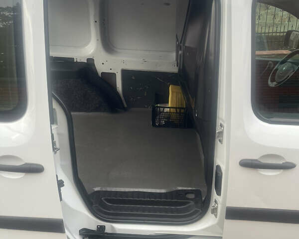 Белый Рено Кенгу, объемом двигателя 1.5 л и пробегом 202 тыс. км за 6400 $, фото 19 на Automoto.ua