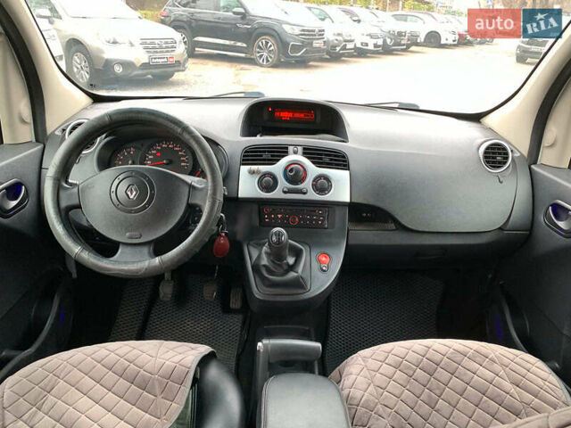 Білий Рено Кєнгу, об'ємом двигуна 1.5 л та пробігом 260 тис. км за 7490 $, фото 32 на Automoto.ua