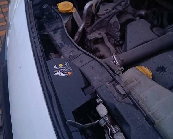 Белый Рено Кенгу, объемом двигателя 1.5 л и пробегом 357 тыс. км за 6200 $, фото 23 на Automoto.ua