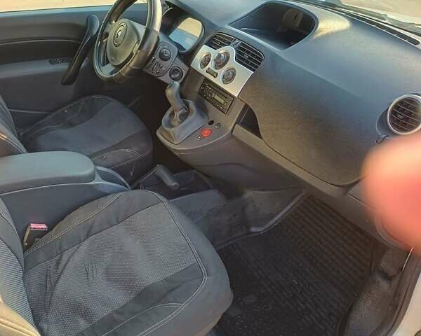 Белый Рено Кенгу, объемом двигателя 1.5 л и пробегом 311 тыс. км за 3700 $, фото 10 на Automoto.ua