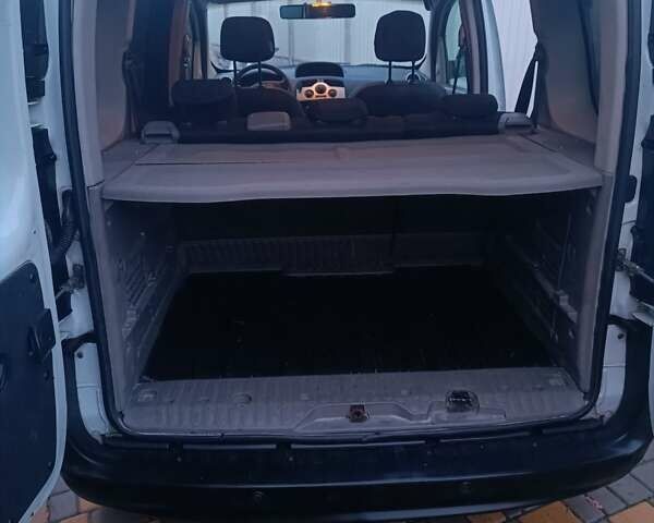 Белый Рено Кенгу, объемом двигателя 1.5 л и пробегом 357 тыс. км за 6200 $, фото 4 на Automoto.ua