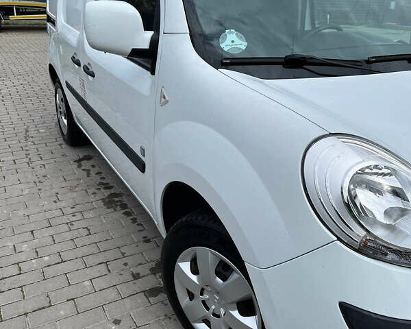 Белый Рено Кенгу, объемом двигателя 0 л и пробегом 29 тыс. км за 4999 $, фото 6 на Automoto.ua