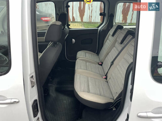 Білий Рено Кєнгу, об'ємом двигуна 0 л та пробігом 216 тис. км за 8200 $, фото 7 на Automoto.ua