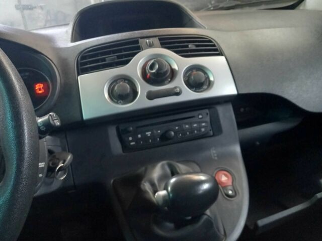 Белый Рено Кенгу, объемом двигателя 0 л и пробегом 180 тыс. км за 1500 $, фото 8 на Automoto.ua