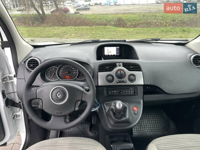 Білий Рено Кєнгу, об'ємом двигуна 0 л та пробігом 216 тис. км за 8200 $, фото 3 на Automoto.ua