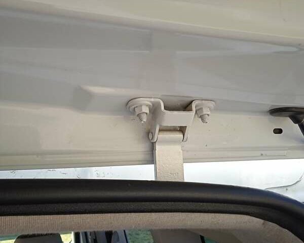 Белый Рено Кенгу, объемом двигателя 1.46 л и пробегом 279 тыс. км за 7500 $, фото 5 на Automoto.ua