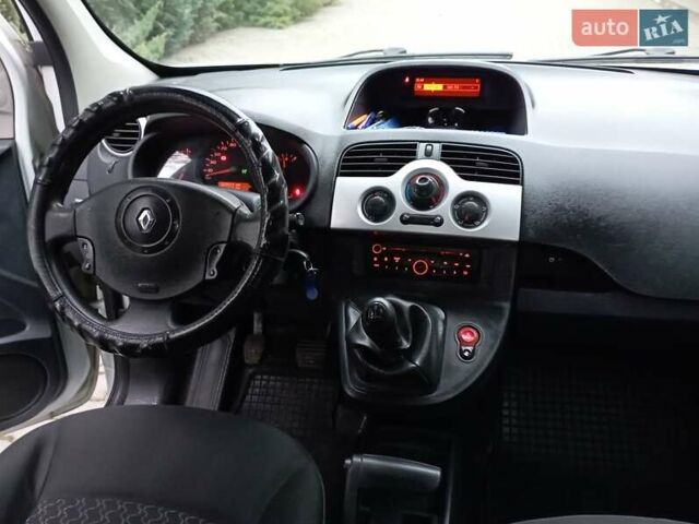 Белый Рено Кенгу, объемом двигателя 1.5 л и пробегом 298 тыс. км за 7750 $, фото 12 на Automoto.ua
