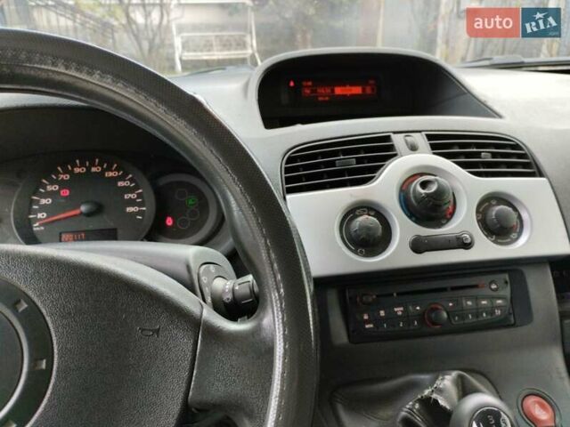 Белый Рено Кенгу, объемом двигателя 1.46 л и пробегом 220 тыс. км за 6800 $, фото 4 на Automoto.ua