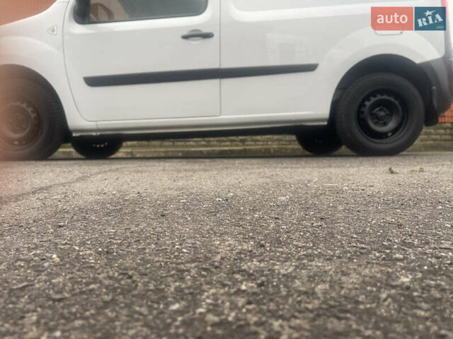 Белый Рено Кенгу, объемом двигателя 1.5 л и пробегом 202 тыс. км за 6400 $, фото 12 на Automoto.ua