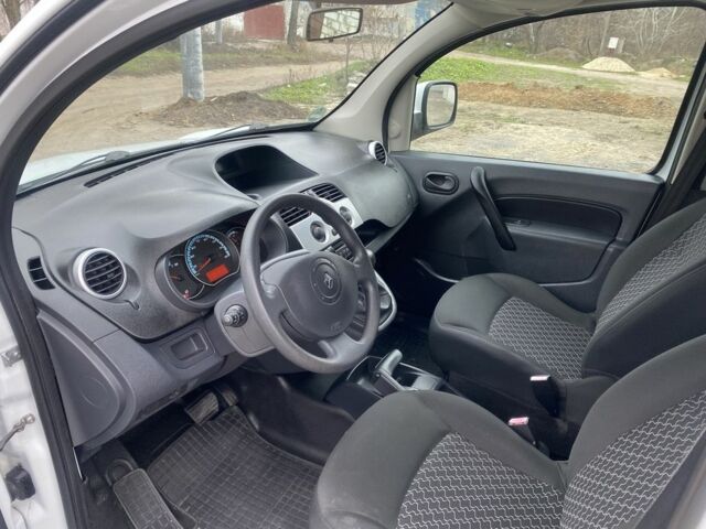 Белый Рено Кенгу, объемом двигателя 0 л и пробегом 87 тыс. км за 6499 $, фото 4 на Automoto.ua