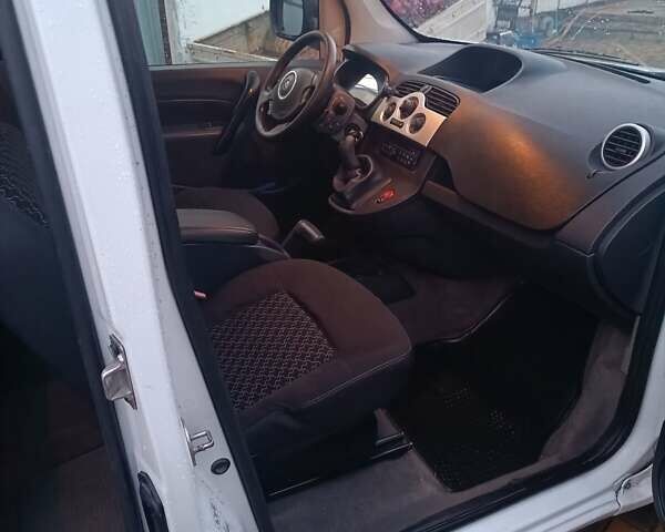 Белый Рено Кенгу, объемом двигателя 1.5 л и пробегом 357 тыс. км за 6200 $, фото 3 на Automoto.ua