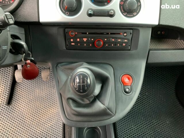 Белый Рено Кенгу, объемом двигателя 1.5 л и пробегом 260 тыс. км за 7490 $, фото 27 на Automoto.ua