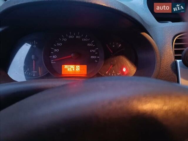 Белый Рено Кенгу, объемом двигателя 1.5 л и пробегом 357 тыс. км за 6200 $, фото 17 на Automoto.ua