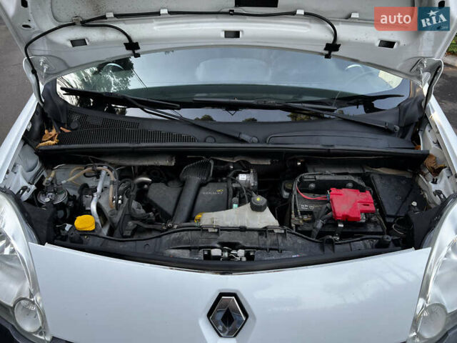 Белый Рено Кенгу, объемом двигателя 1.5 л и пробегом 188 тыс. км за 4950 $, фото 15 на Automoto.ua