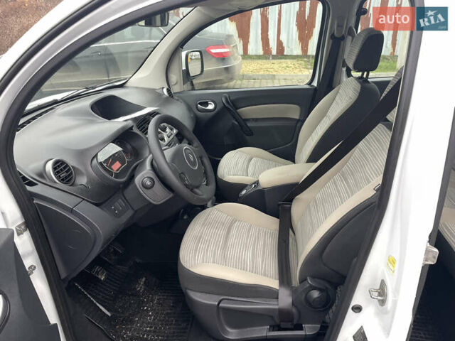 Білий Рено Кєнгу, об'ємом двигуна 0 л та пробігом 216 тис. км за 8200 $, фото 4 на Automoto.ua