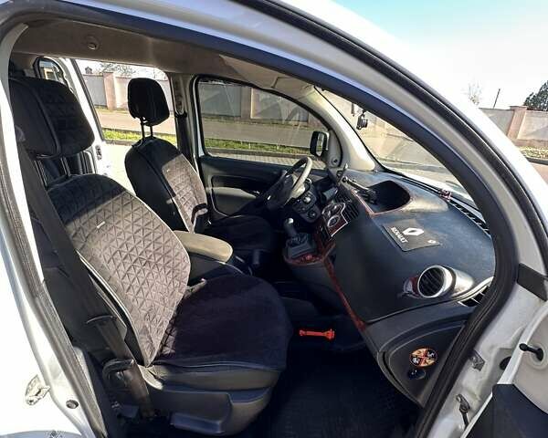 Белый Рено Кенгу, объемом двигателя 1.46 л и пробегом 243 тыс. км за 8600 $, фото 12 на Automoto.ua