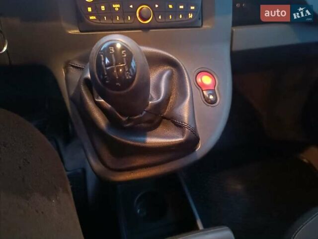 Белый Рено Кенгу, объемом двигателя 1.5 л и пробегом 357 тыс. км за 6200 $, фото 27 на Automoto.ua