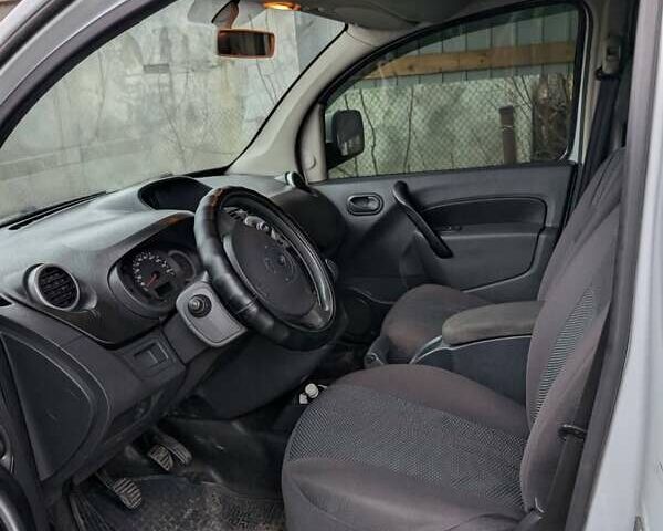 Белый Рено Кенгу, объемом двигателя 1.46 л и пробегом 270 тыс. км за 5000 $, фото 2 на Automoto.ua