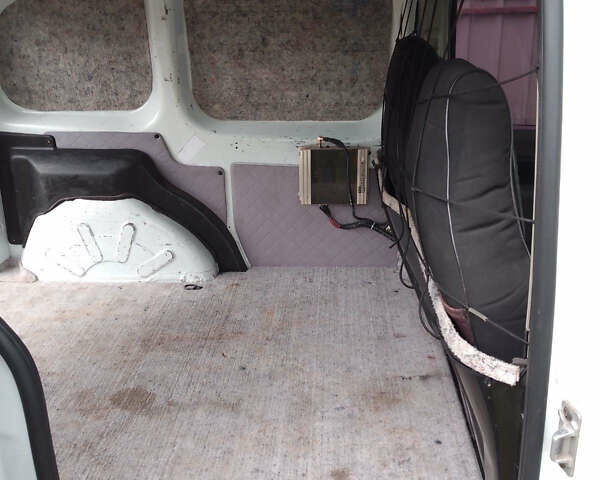 Белый Рено Кенгу, объемом двигателя 0 л и пробегом 371 тыс. км за 5000 $, фото 16 на Automoto.ua