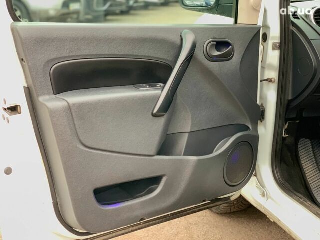 Белый Рено Кенгу, объемом двигателя 1.5 л и пробегом 260 тыс. км за 7490 $, фото 15 на Automoto.ua