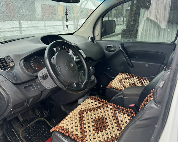 Белый Рено Кенгу, объемом двигателя 1.5 л и пробегом 282 тыс. км за 6800 $, фото 5 на Automoto.ua