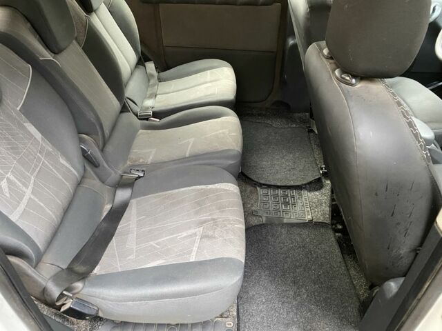 Білий Рено Кєнгу, об'ємом двигуна 1.5 л та пробігом 300 тис. км за 4950 $, фото 15 на Automoto.ua