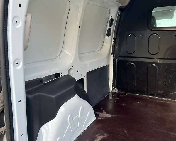 Белый Рено Кенгу, объемом двигателя 0 л и пробегом 29 тыс. км за 4999 $, фото 12 на Automoto.ua