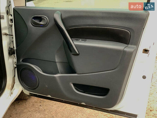 Білий Рено Кєнгу, об'ємом двигуна 1.5 л та пробігом 260 тис. км за 7490 $, фото 17 на Automoto.ua