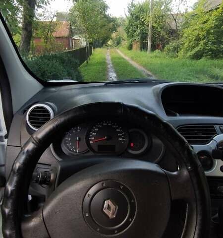 Белый Рено Кенгу, объемом двигателя 1.46 л и пробегом 240 тыс. км за 5300 $, фото 10 на Automoto.ua