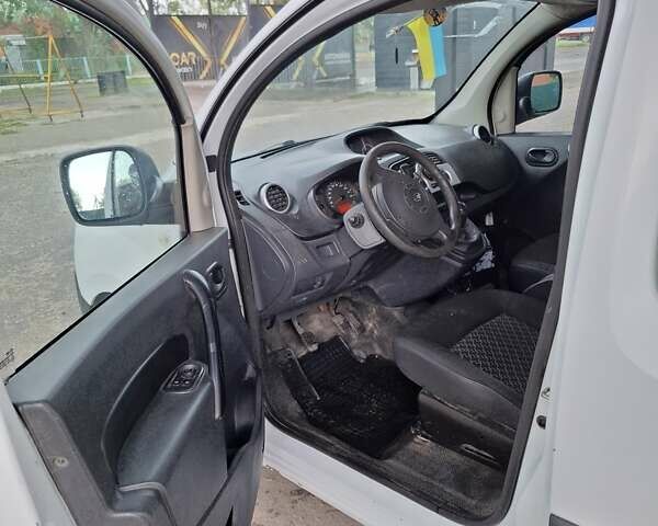 Белый Рено Кенгу, объемом двигателя 1.46 л и пробегом 301 тыс. км за 5000 $, фото 7 на Automoto.ua
